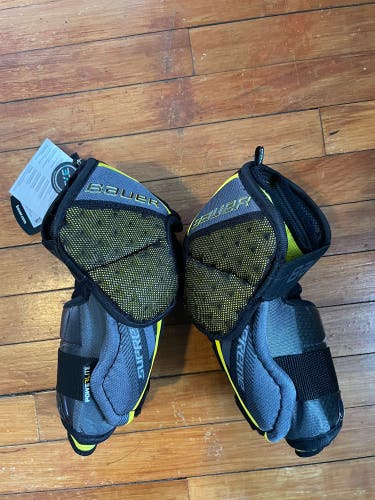 New Medium Bauer Supreme 1S Elbow Pads
