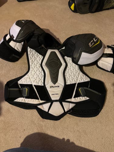 Used XL CCM  Ultra Tacks Shoulder Pads