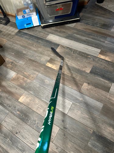 Custom Green Senior Left Hand P92 Vapor Hyperlite Hockey Stick
