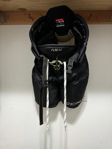 Ccm as-v hockey pants medium used