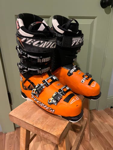 Used All Mountain Stiff Flex Mach 1 Ski Boots
