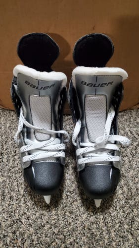 Intermediate New Bauer Vapor 2X Hockey Skates Regular Width 6