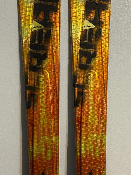 Salomon Scream 10 Hot Downhill Carving Skis 165 cm. Demo Bindings