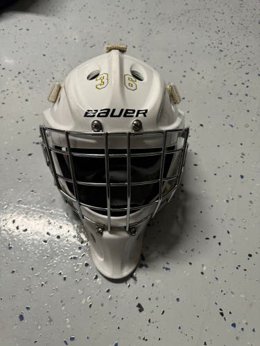 Used Bauer 930 Goalie Mask size S/M