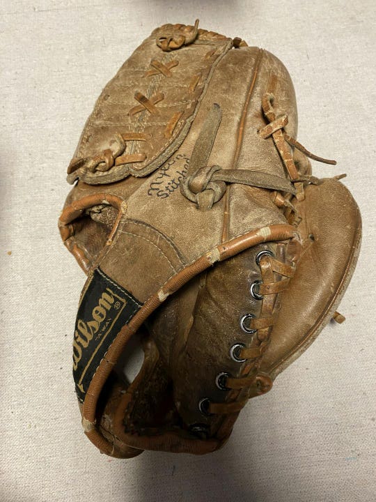 Used Wilson A2180 11" Baseball & Softball Fielders Gloves