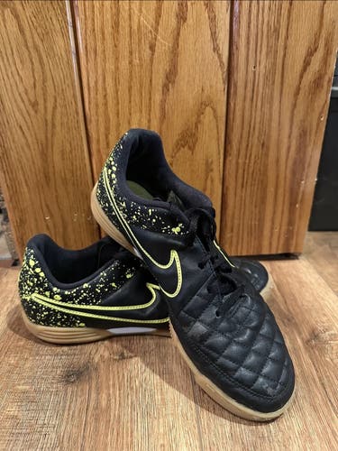 Nike Tiempo Rio II IC Youth 5Y Black Volt Green Indoor Soccer Shoes - Size 6