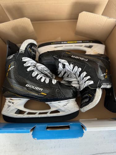 Intermediate Used Bauer Supreme M5 Pro Hockey Skates Size 4