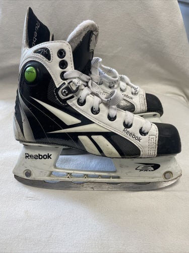 Junior Size 3 Reebok 7K Pump Ice Hockey Skates
