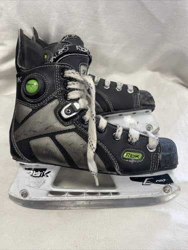 Junior Size 3 Reebok 7K Pump Ice Hockey Skates