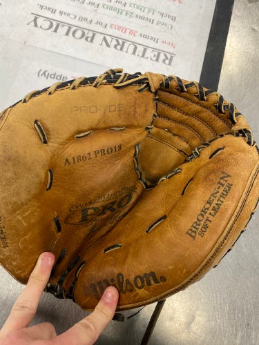 Wilson Left Hand Throw Catchers Mitt