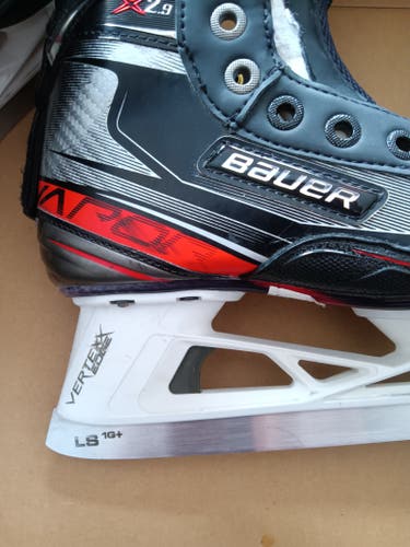 Junior Used Bauer Vapor X2.9 Hockey Goalie Skates Regular Width Size 1.5