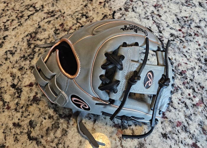 New Rawlings Right Hand Throw Infield Liberty Advanced Softball Glove 11.75"