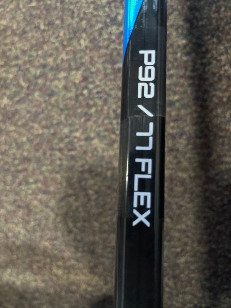 Senior Right Handed P92 77 Flex Nexus Sync Hockey Stick
