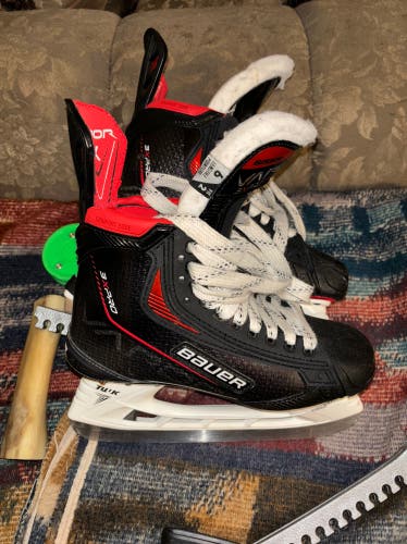 Intermediate Bauer Vapor 3X Pro Hockey Skates