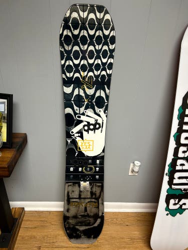 Used   Dicey Snowboard