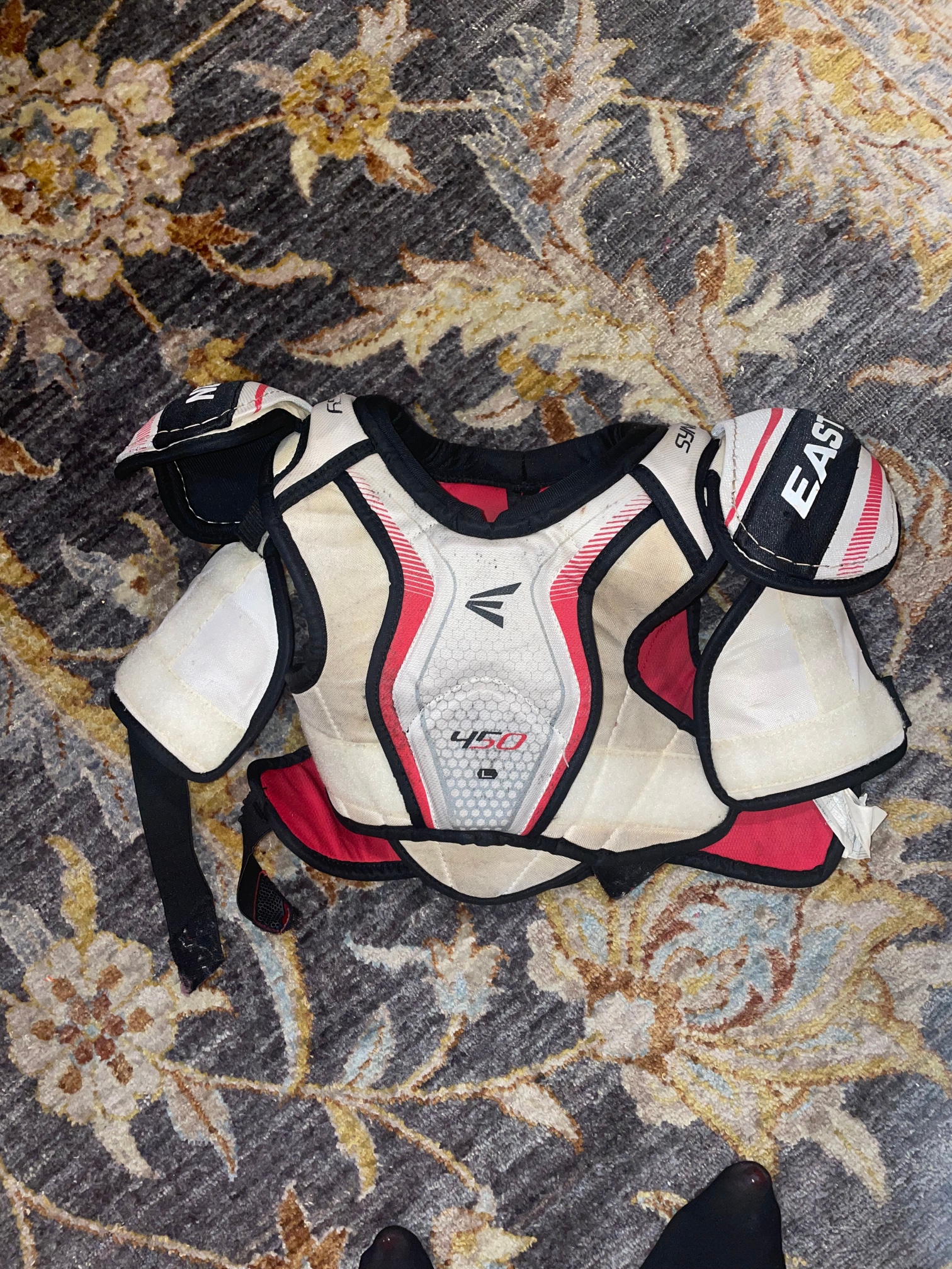 Youth Used Large Easton Synergy Shoulder Pads