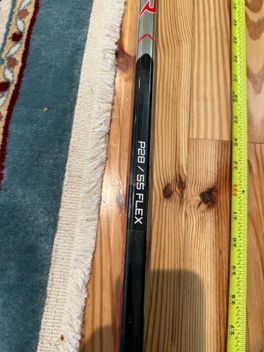 Intermediate Bauer Right Handed Vapor Hyperlite 55 Flex P28 Hockey Stick