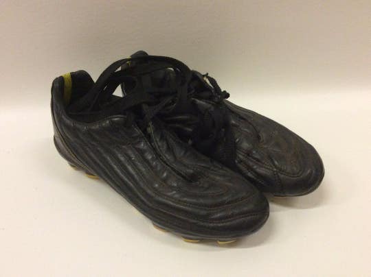 Used Junior 05 Cleat Soccer Shoes