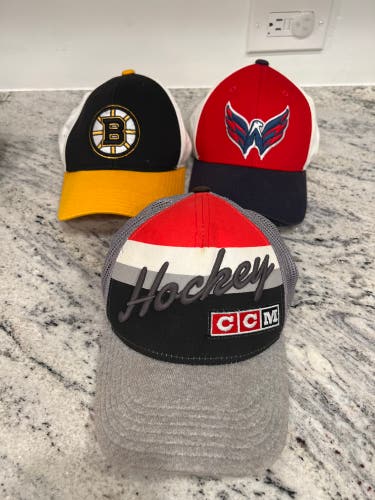 3 nhl hockey ccm, bruins, capitals hats