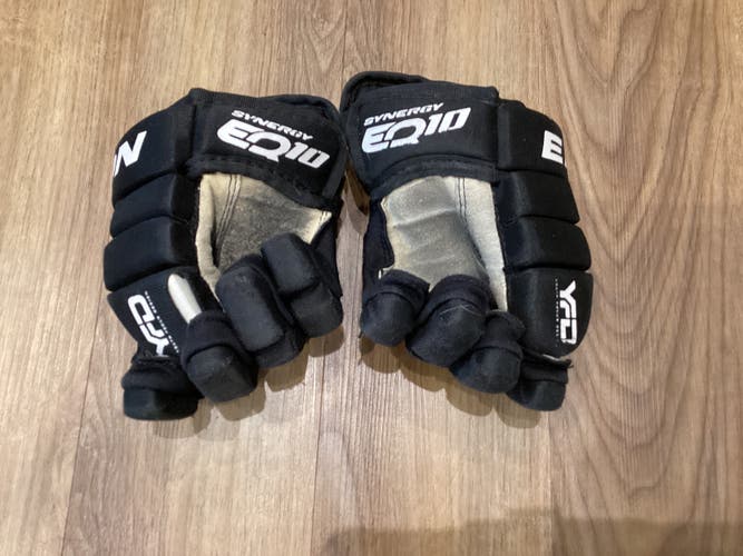 Used Easton Synergy EQ10 Gloves 9"