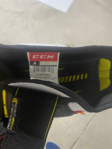 Ccm shin pads youth 12 inches