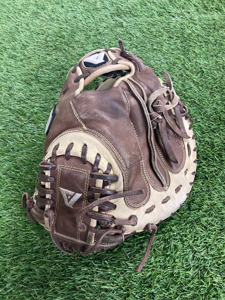 Brown Used Akadema APM 43 Right Hand Throw Catcher s Baseball