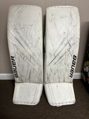 XL Bauer Hyperlite Goalie Leg Pads white