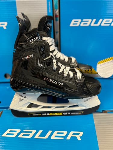 Intermediate New Bauer Supreme Mach Hockey Skates Regular Width Size 4.5