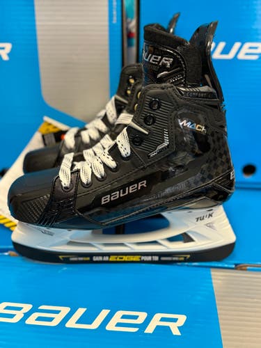 Intermediate New Bauer Supreme Mach Hockey Skates Regular Width Size 5.5