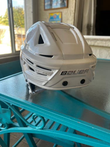 Used Medium Bauer  Re-Akt 150 Helmet