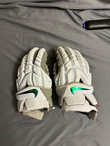 Used  Nike Large Vapor Elite Lacrosse Gloves