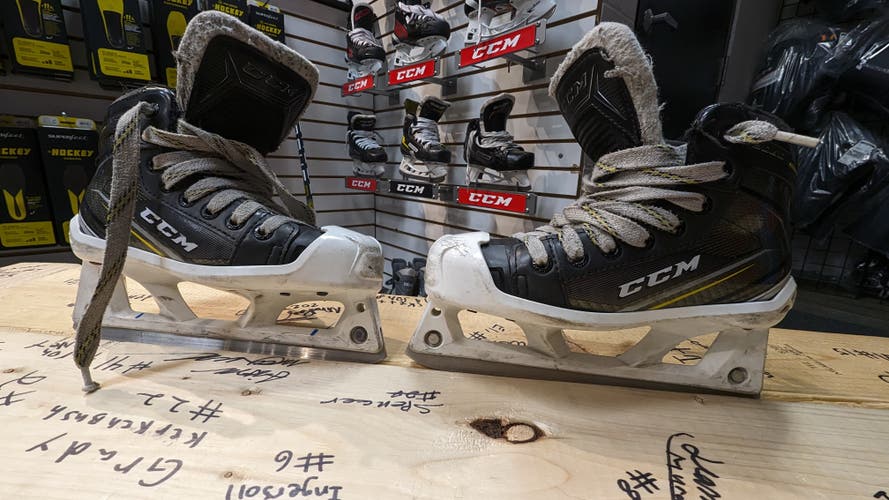 Junior Used CCM Tacks 9060 Hockey Goalie Skates Regular Width Size 1.5