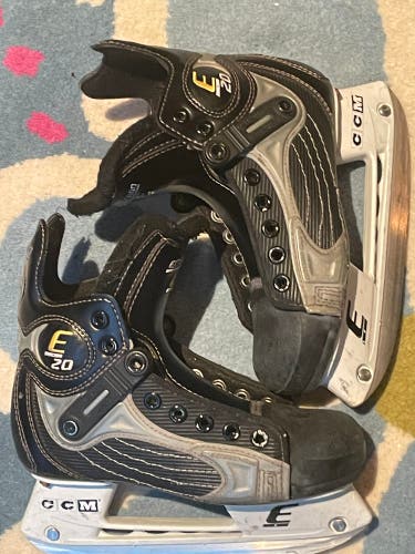 Junior CCM Regular Width Size 1.5 Externo E20 Hockey Skates