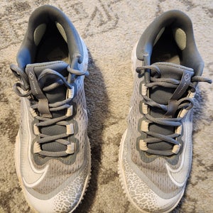 Gray Used Women's Size 8.0 (Women's 9.0) Turf Cleats Nike Low Top
