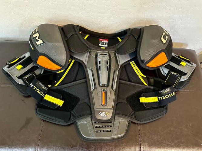 CCM Tacks AS-V Pro Shoulder Pads