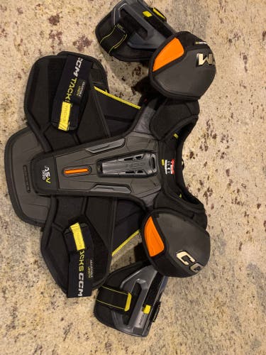 CCM AS-V Pro Senior Shoulder Pads XL