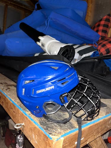 Used Large Bauer Re-Akt 150 Helmet