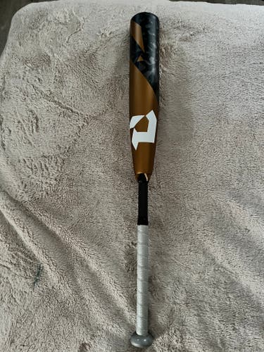 (Almost new) USSSA Certified DeMarini Zoa Bat (-10) 18 oz 28"