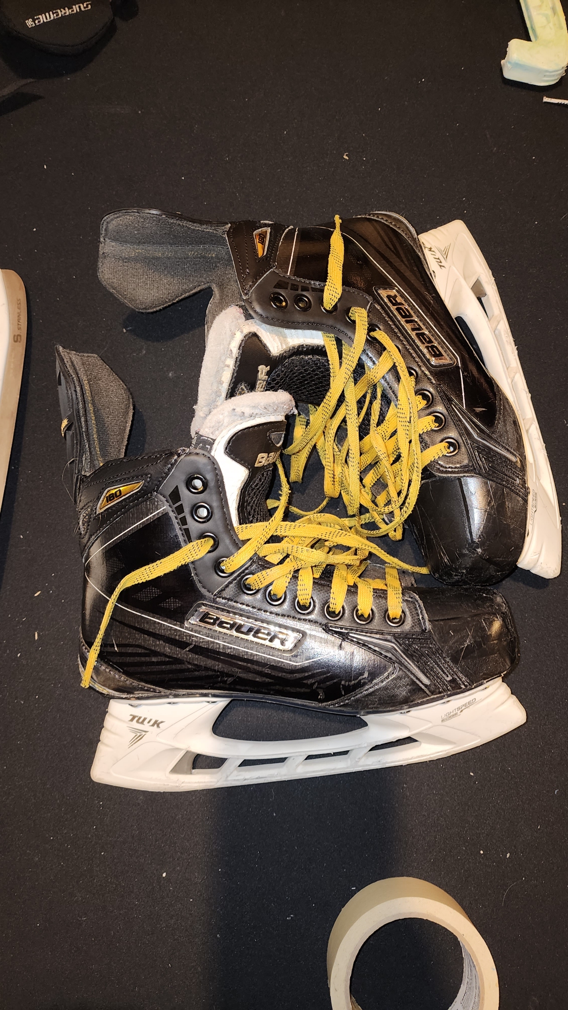 Senior Used Bauer Supreme 180 Hockey Skates Regular Width Size 6