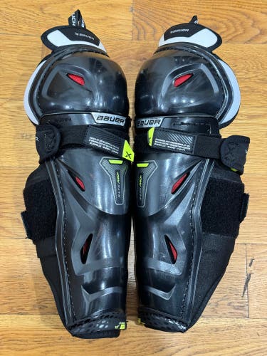 Bauer Vapor XTLX Pro+ Junior Shin Guards