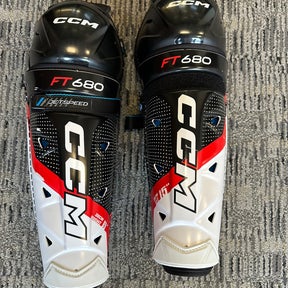 CCM JetSpeed FT680 Shin Pads