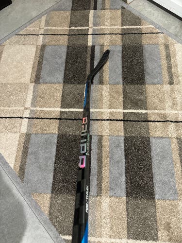 Senior Right Handed P28 Nexus Sync Hockey Stick