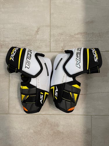 Used Large CCM Super Tacks AS1 Elbow Pads