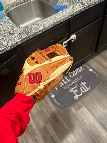 TRADING Used Infield 11.5" A2000 Baseball Glove