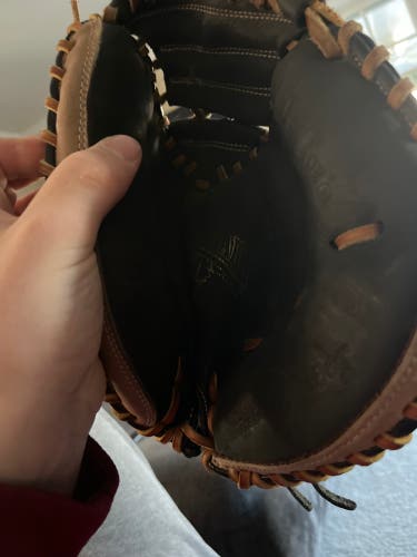 Righty Rawlings Renegade Catcher’s Mitt
