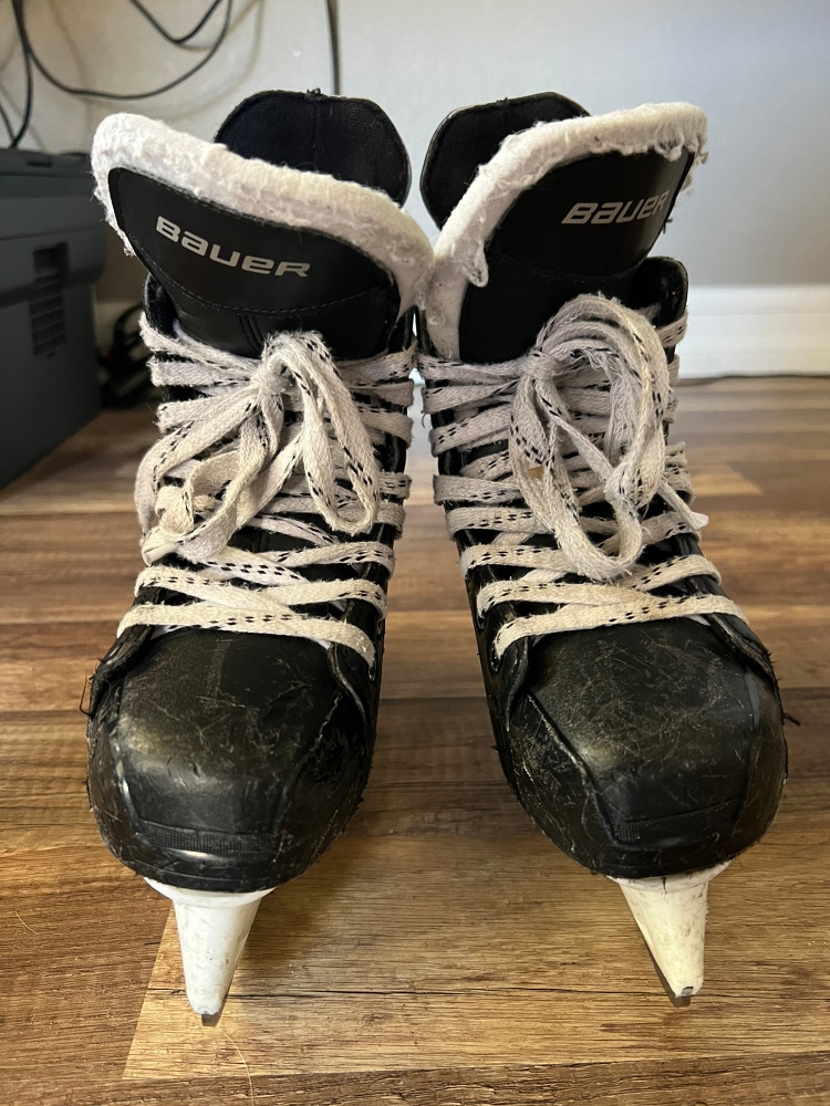 Used Bauer Regular Width Size 2 Supreme 140 Hockey Skates
