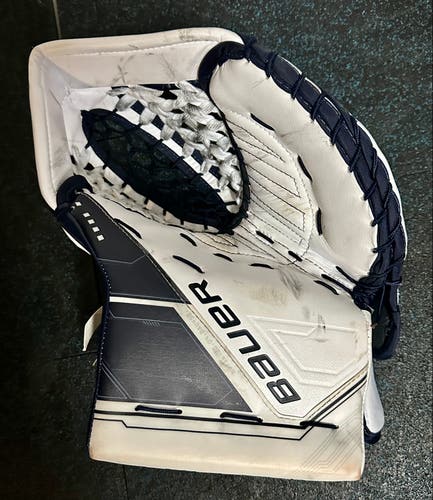 Bauer Regular Mach worn 15 or so times.