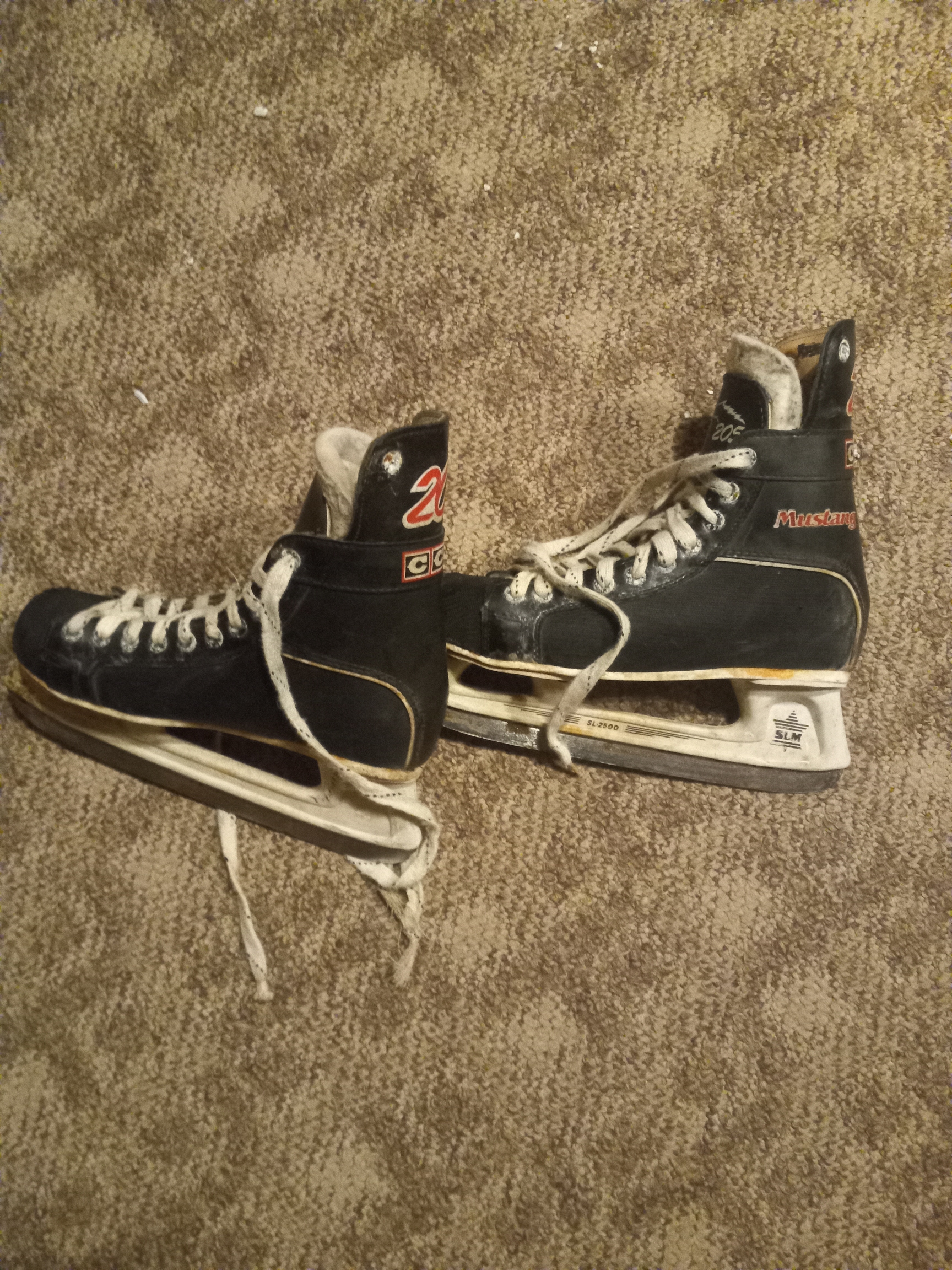 Used CCM size 9.5 Men's Hockey Skates
