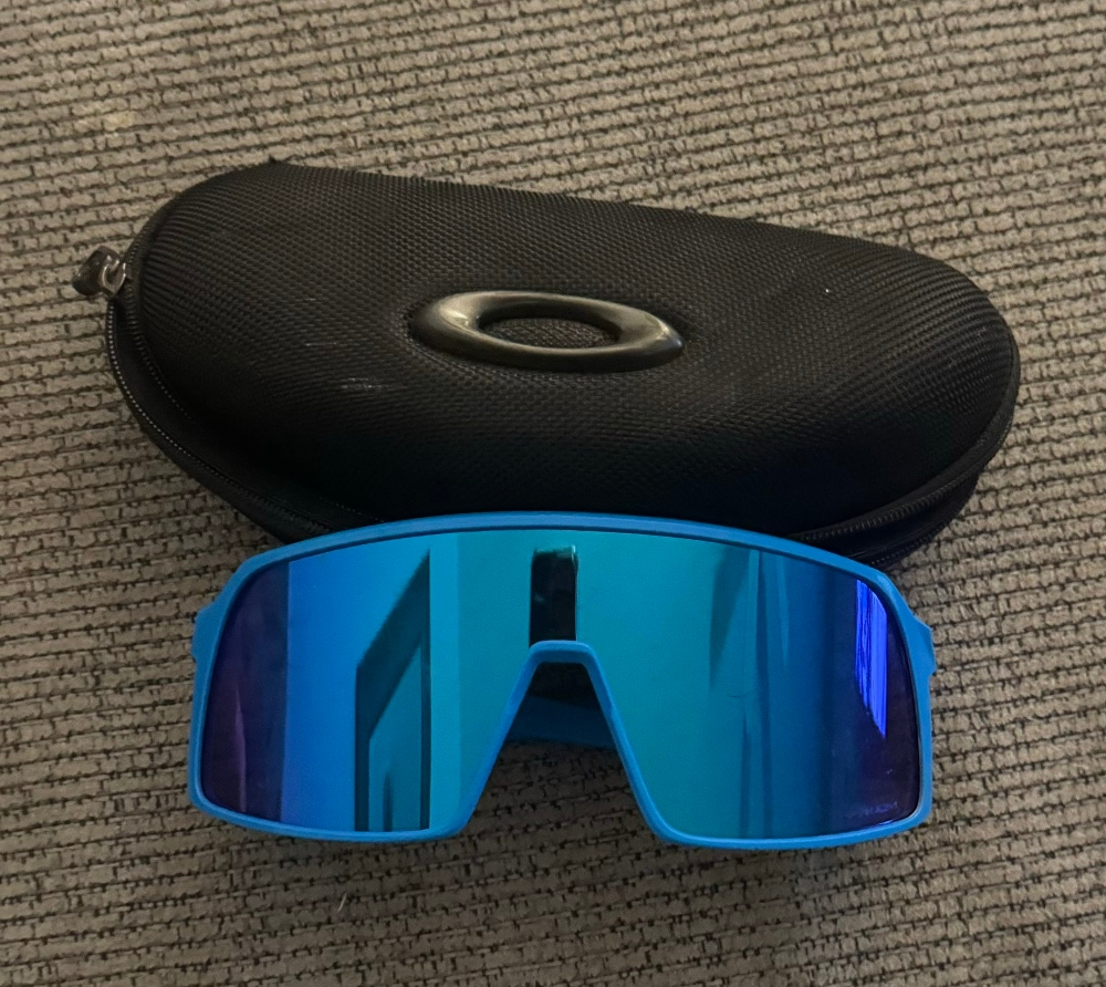 Unisex Medium/Large Oakley Sutro Sunglasses