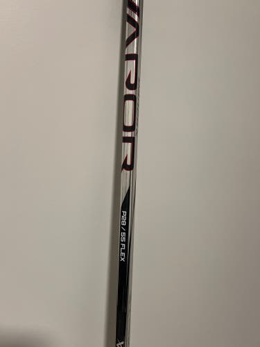 Intermediate Right Handed P28  Vapor Hyperlite 2 Hockey Stick